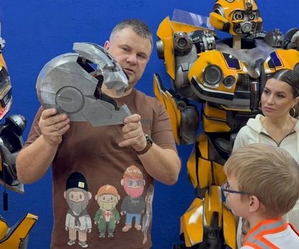 Экскурсия на производство ростовых роботов -трансформеров!